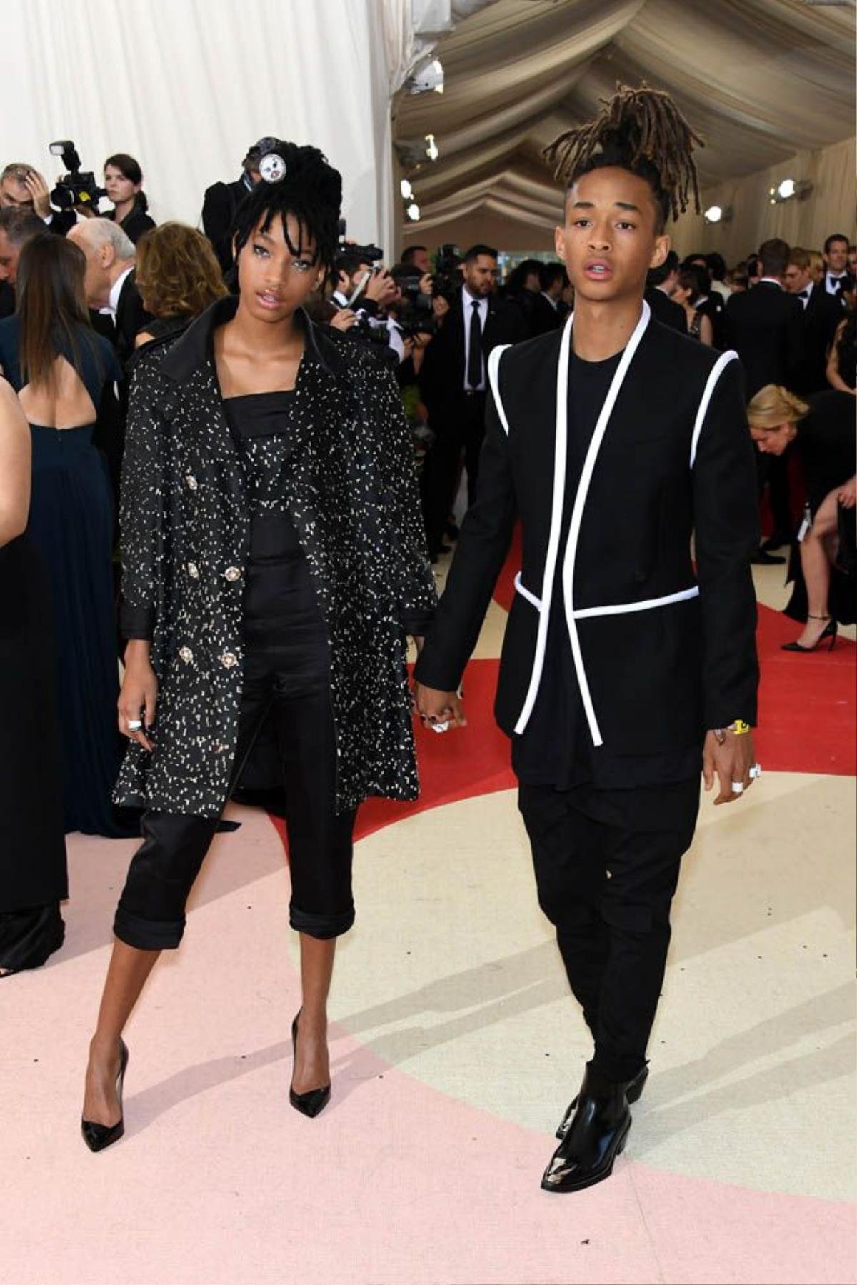 NEW YORK, NY - MAY 02: Willow Smith (L) and Jaden Smith attend the "Manus x Machina: Fashion In An Age Of Technology" Costume Institute Gala at Metropolitan Museum of Art on May 2, 2016 in New York City. (Photo by Larry Busacca/Getty Images)