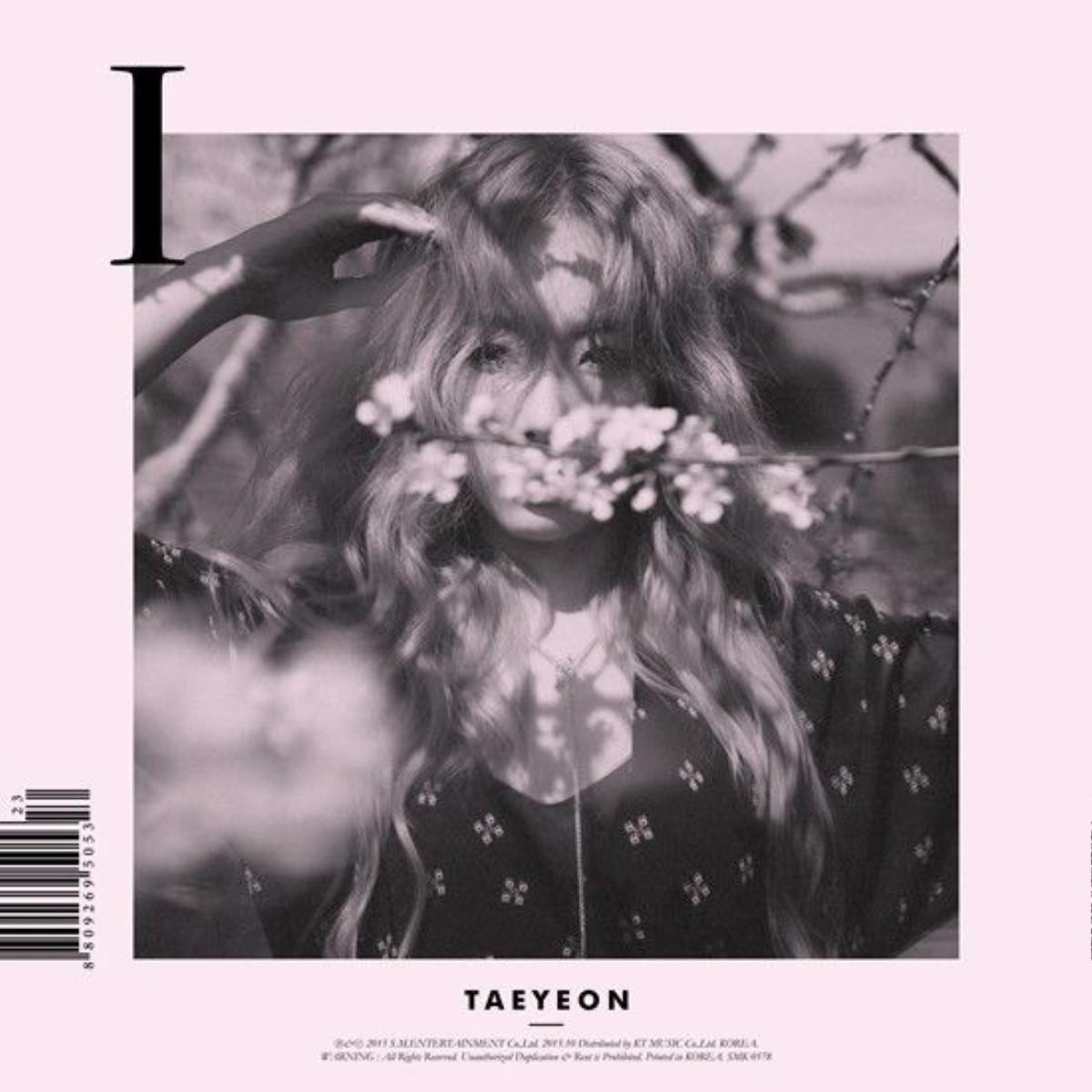 1st mini album I của Tae Yeon phát hành vào tháng 10/2015.