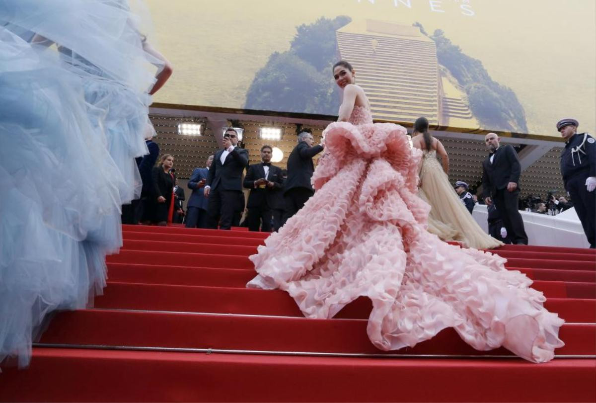 Actress Araya A. Hargate poses as she arrives for the opening ceremony and the screening of the film "Cafe Society". REUTERS/Regis Duvignau