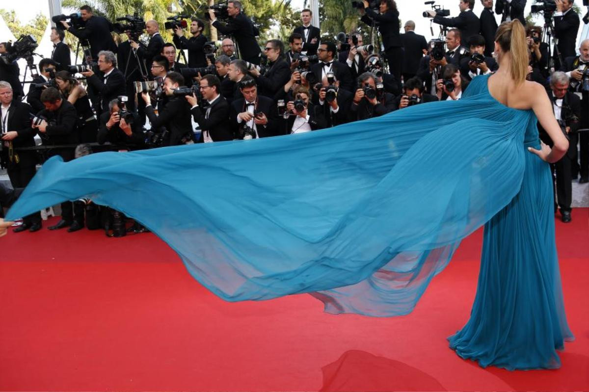 Model Ana Beatriz Barros poses on the red carpet as she arrives for the screening of the film "La fille inconnue" (The Unknown Girl). REUTERS/Yves Herman