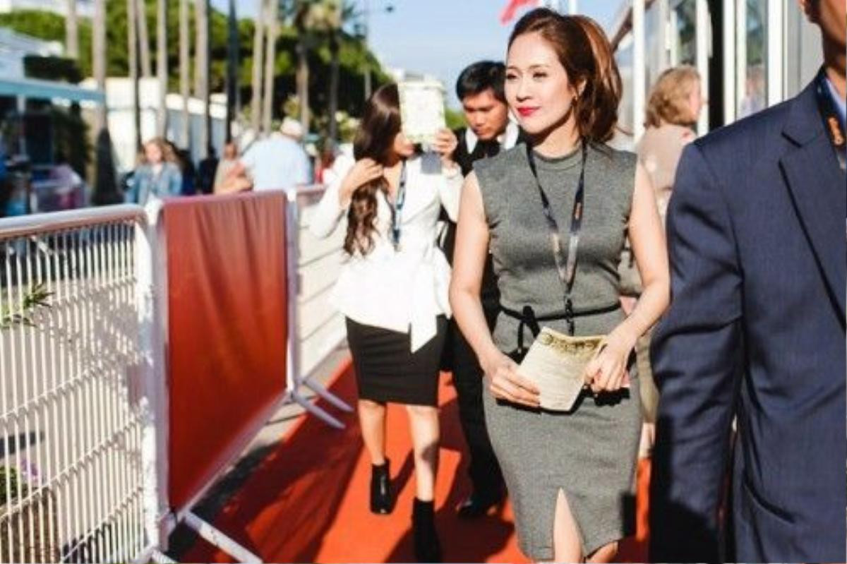 Thanh Thúy chọn son đỏ nhung khi đến với Cannes lần đầu.