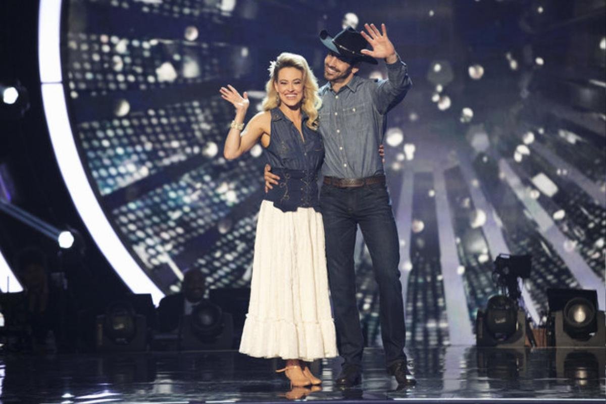 Quán quân khiếm thính Next Top Mỹ tiếp tục chiến thắng 'Dancing with the Stars' mùa 22 Ảnh 3