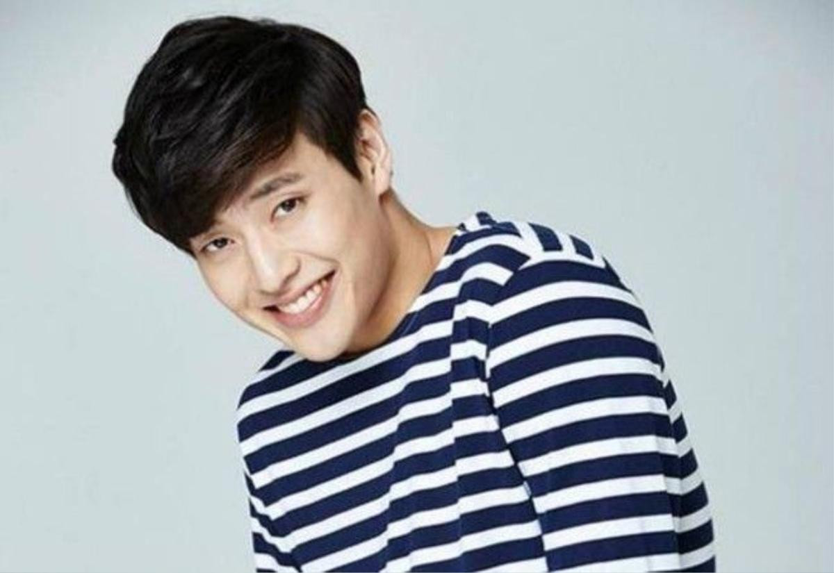 Nụ cười tỏa nắng của Kang Ha Neul - vai bát hoàng tử Wang Wook.