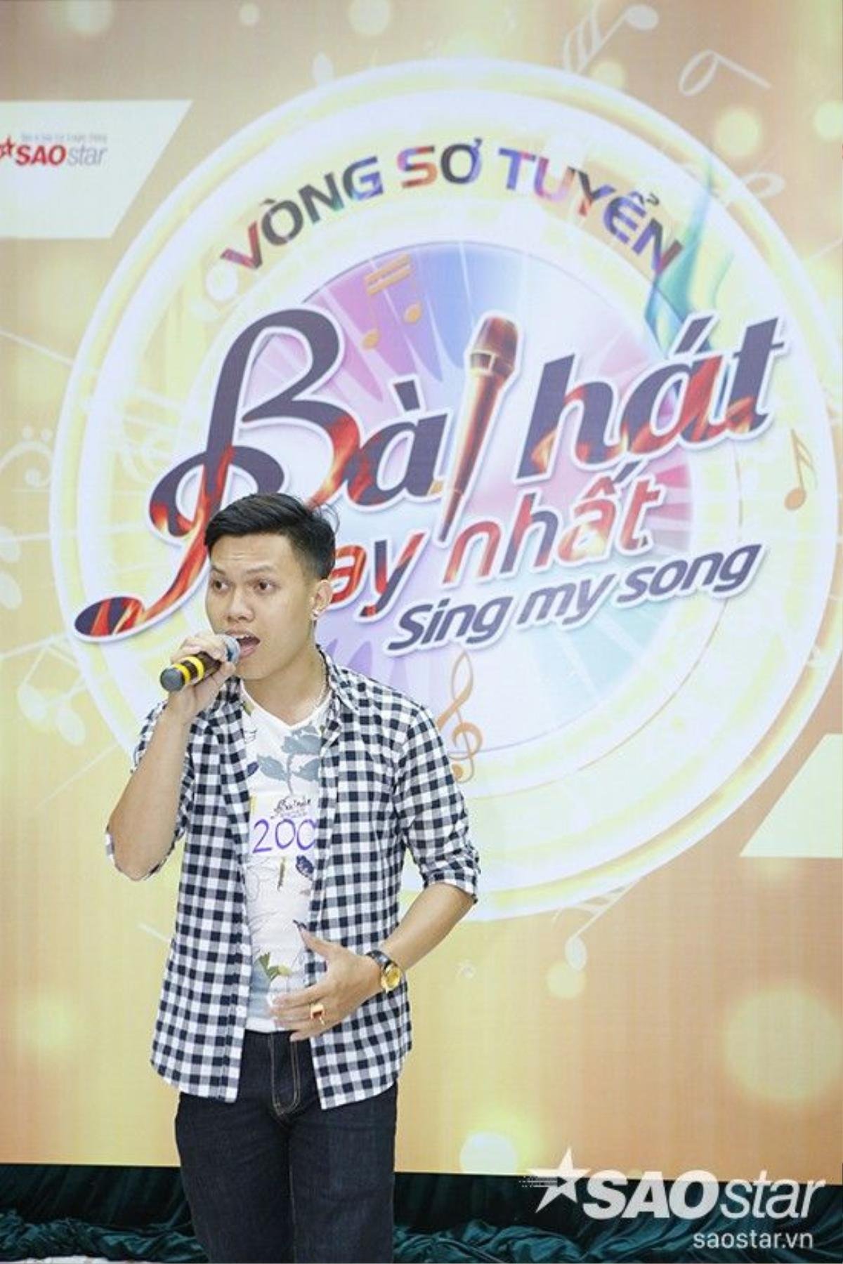 Thí sinh Nguyễn Hoàng Phong có thế mạnh về dòng nhạc Pop và R&B. Anh tâm sự đã viết được hơn 50 .