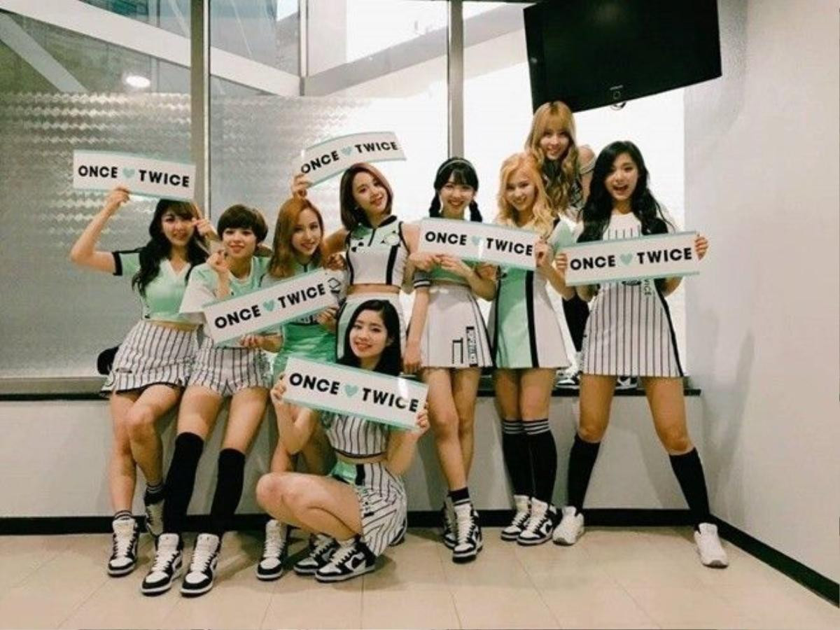 Tính đến thời điểm này, TWICE đã có trong tay 7 chiếc cúp chiến thắng với Cheer Up.