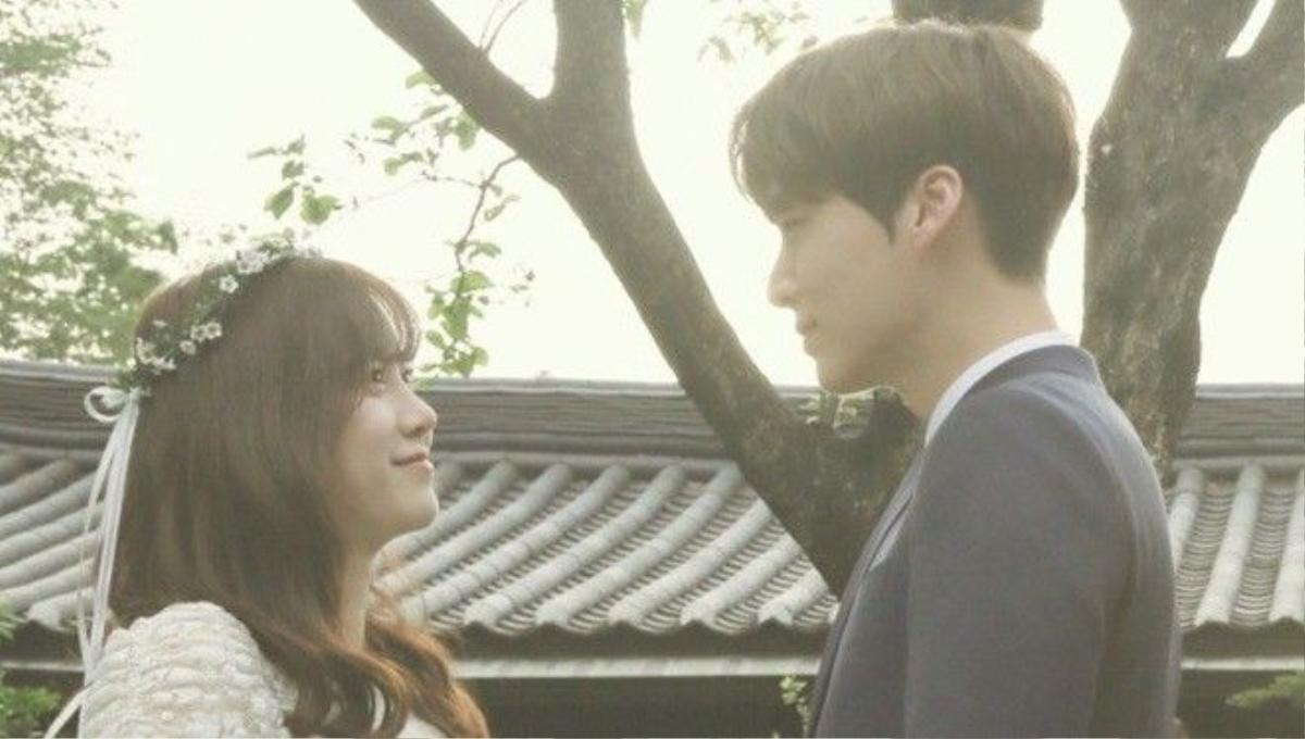 Hình ảnh hạnh phúc của Ahn Jae Hyun và Goo Hye Sun được chia sẻ trong ngày làm lễ cưới. 