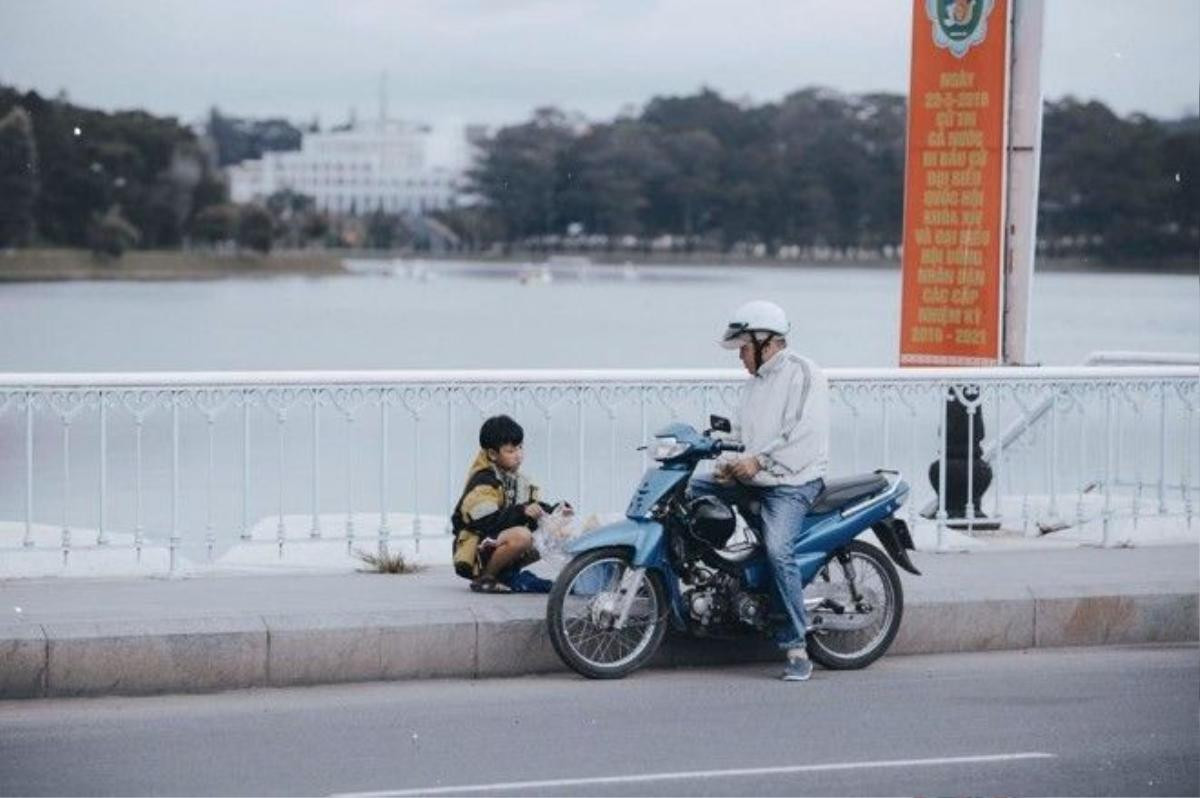 Em có quyền hãnh diện rằng em đang gánh vác việc lớn cùng ba mẹ