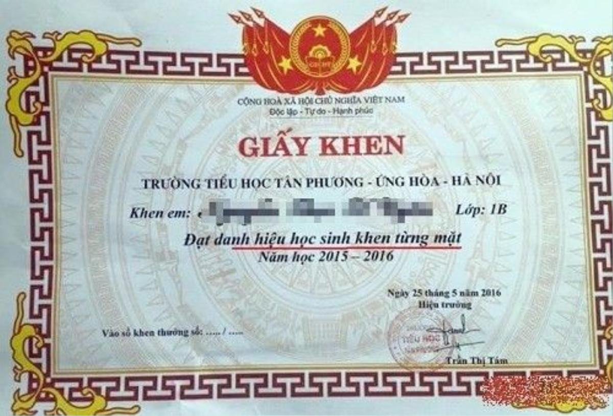 Tờ giấy khen thưởng có nội dung "lạ" ghi ngày 25/5/2016 do Hiệu trưởng Trần Thị Tám ký.