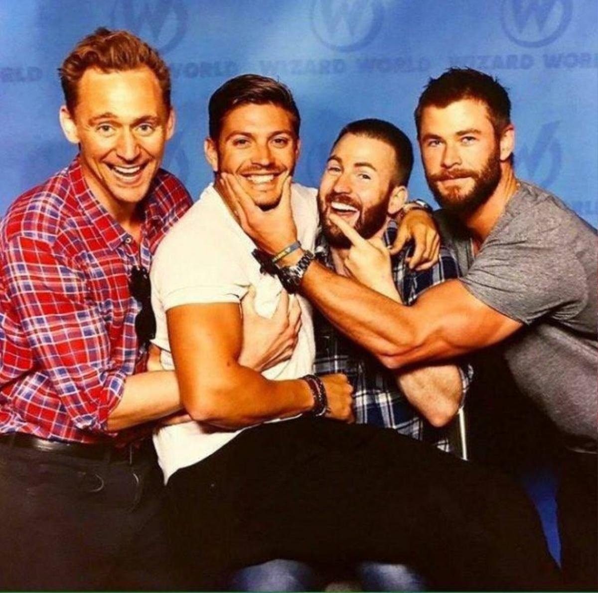 Tom Hiddleston Chris Hemsworth 7