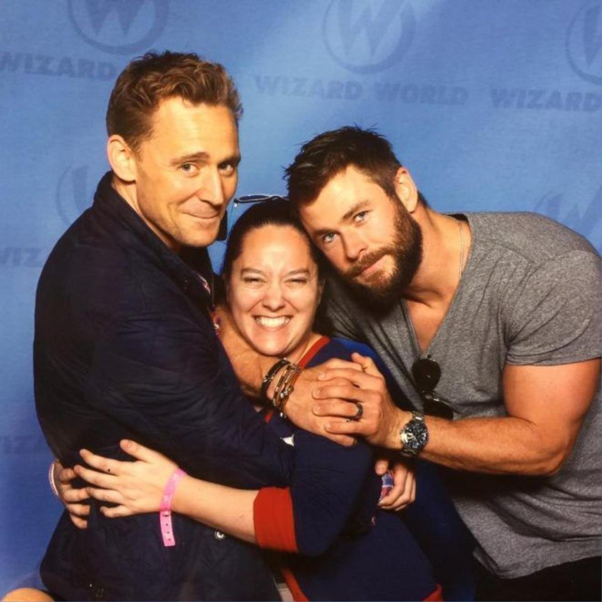 Tom Hiddleston Chris Hemsworth and fan