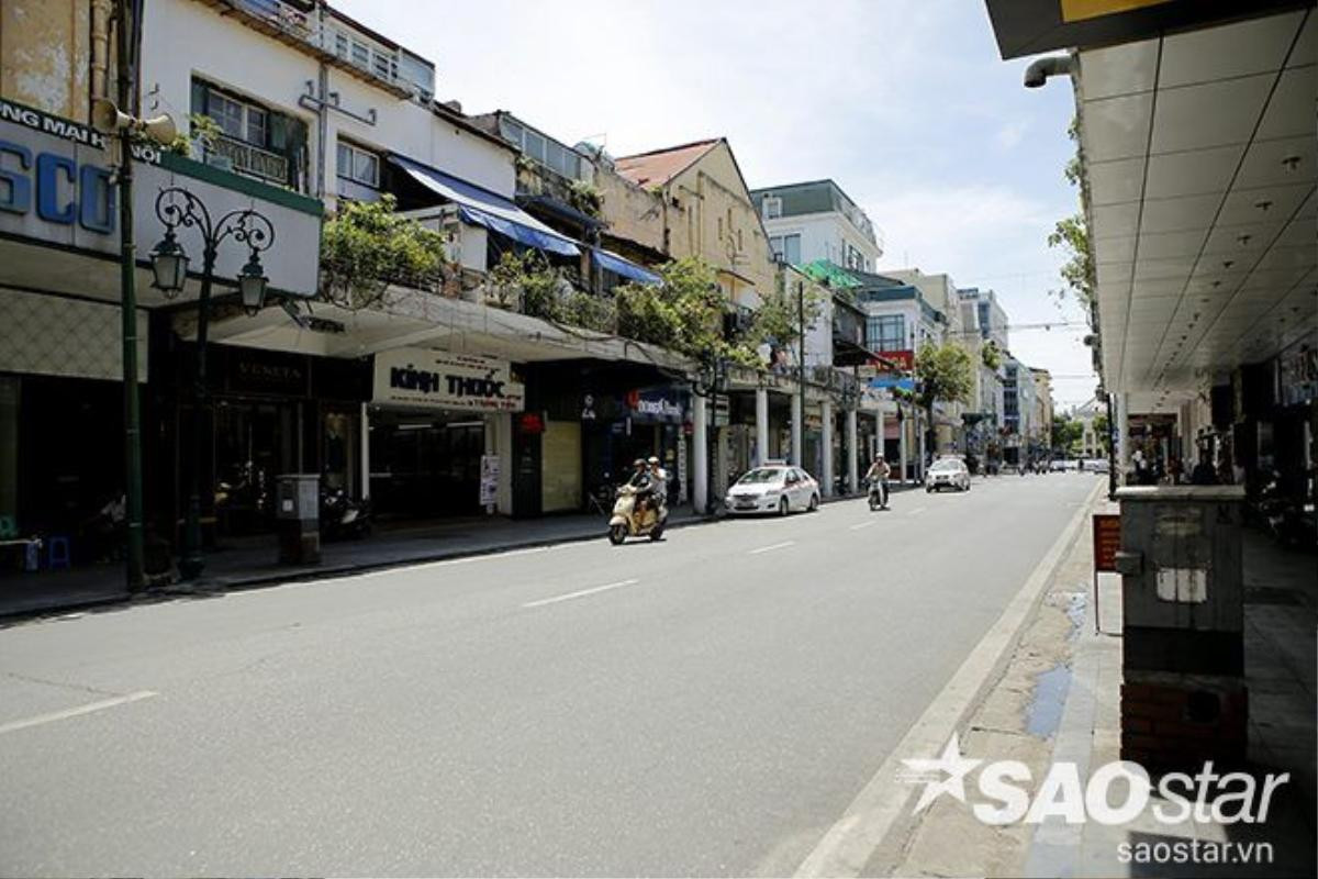 Người dân Hà Nội mệt mỏi chống chọi với ngày nắng nóng dữ dội cuối cùng Ảnh 8