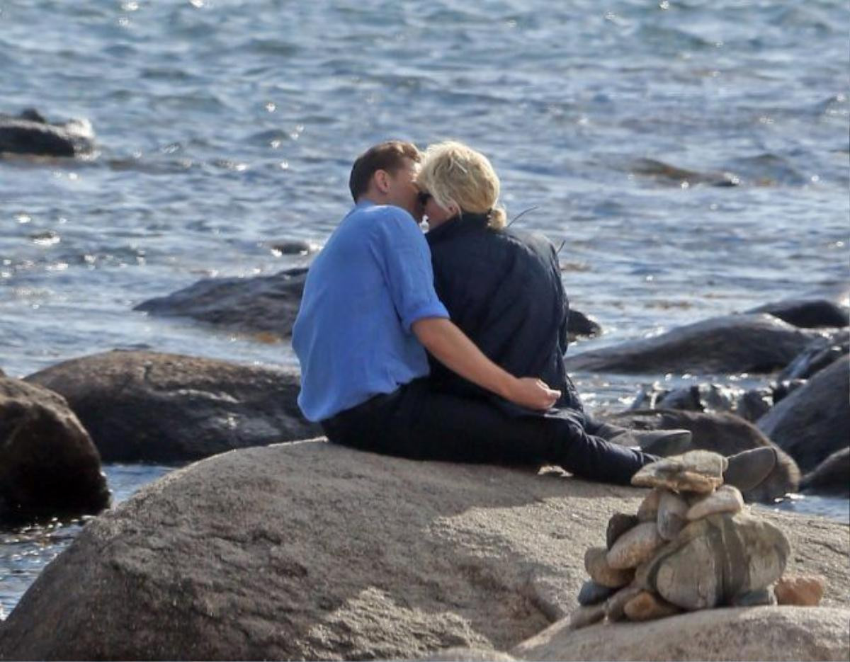 Taylor Swift was spotted with new love interest, British actor Tom Hiddleston. The two were spotted canoodling on the rocks along the beach in Westerly, RI. In between kissing the two posed for many selfies. Hiddleston, almost 10 years older than Swift, wrapped her in his jacket. The couple walked off the beach holding hands. Photo Location: Westerly RI--Public Beach Captured 9/13/16 sales@theimagedirect.com Please byline:TheImageDirect.com *EXCLUSIVE PLEASE EMAIL sales@theimagedirect.com FOR FEES BEFORE USE