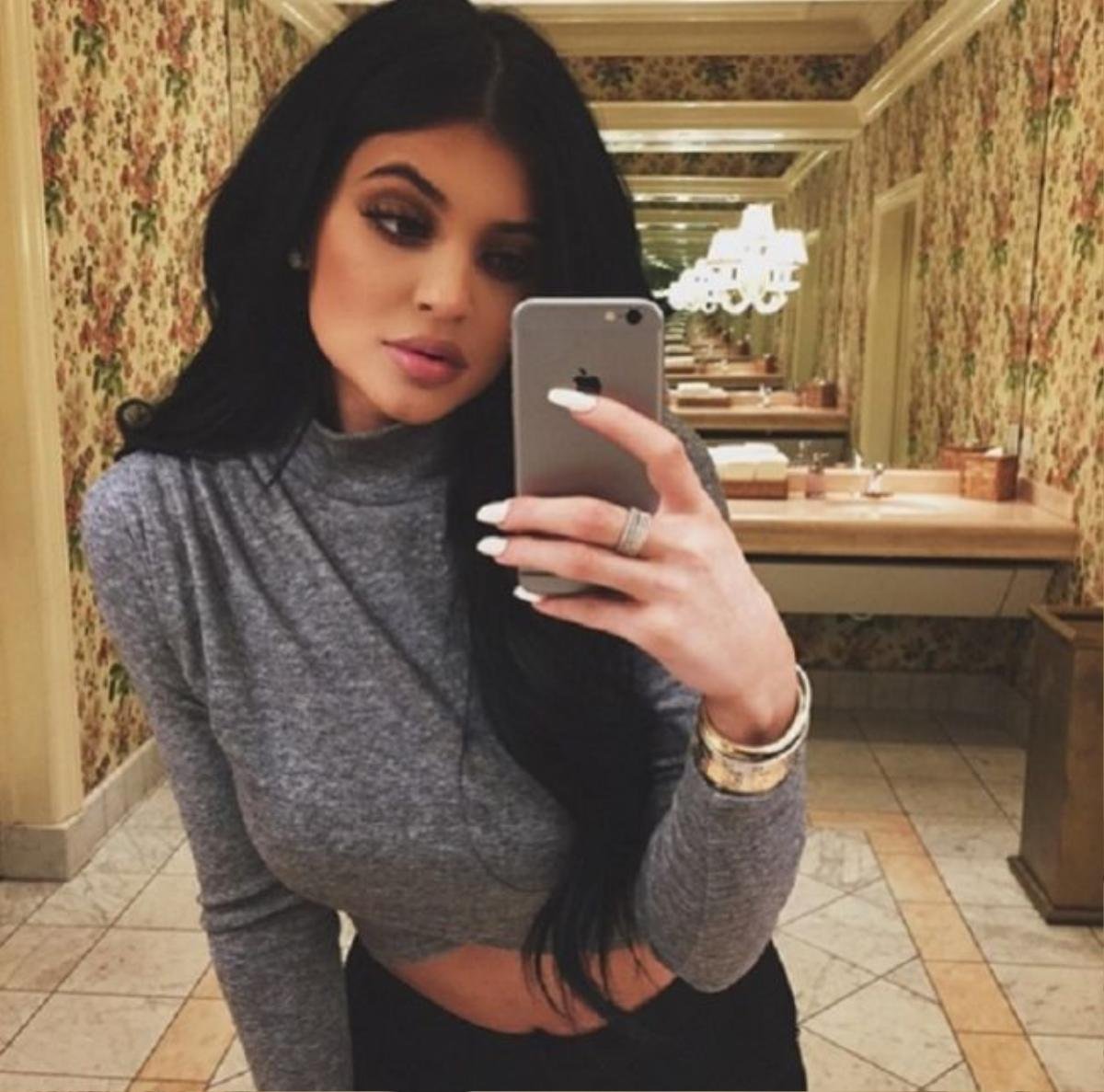 kylie-selfie1