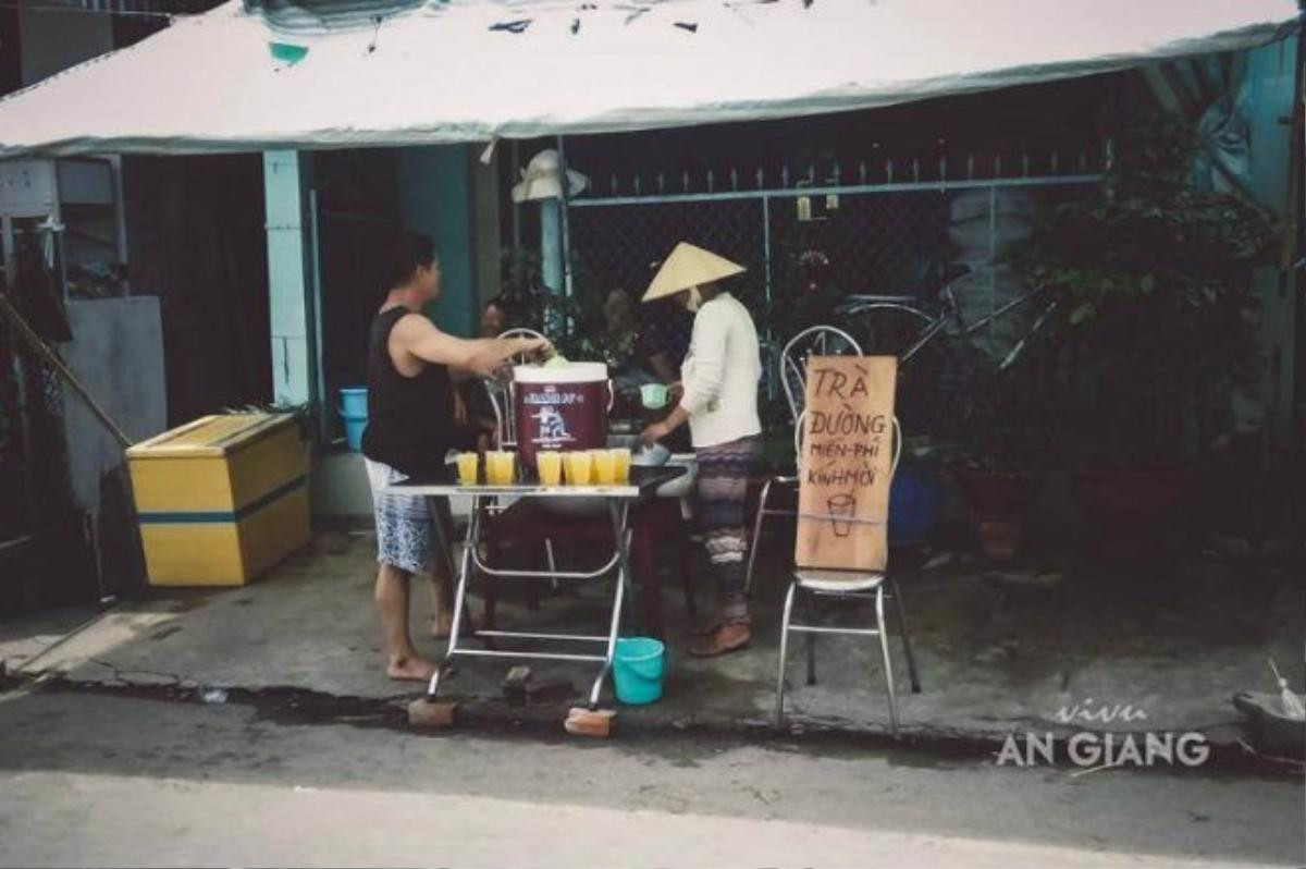 Trà đường miễn phí cho ngày hè nóng nực