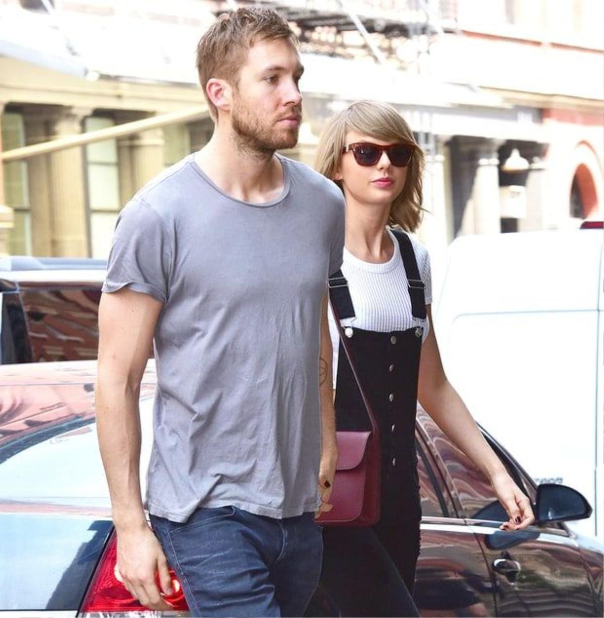 Calvin Harris và Taylor Swift tay trong tay tại quận Manhattan, thành phố New York ngày 28/5/2015