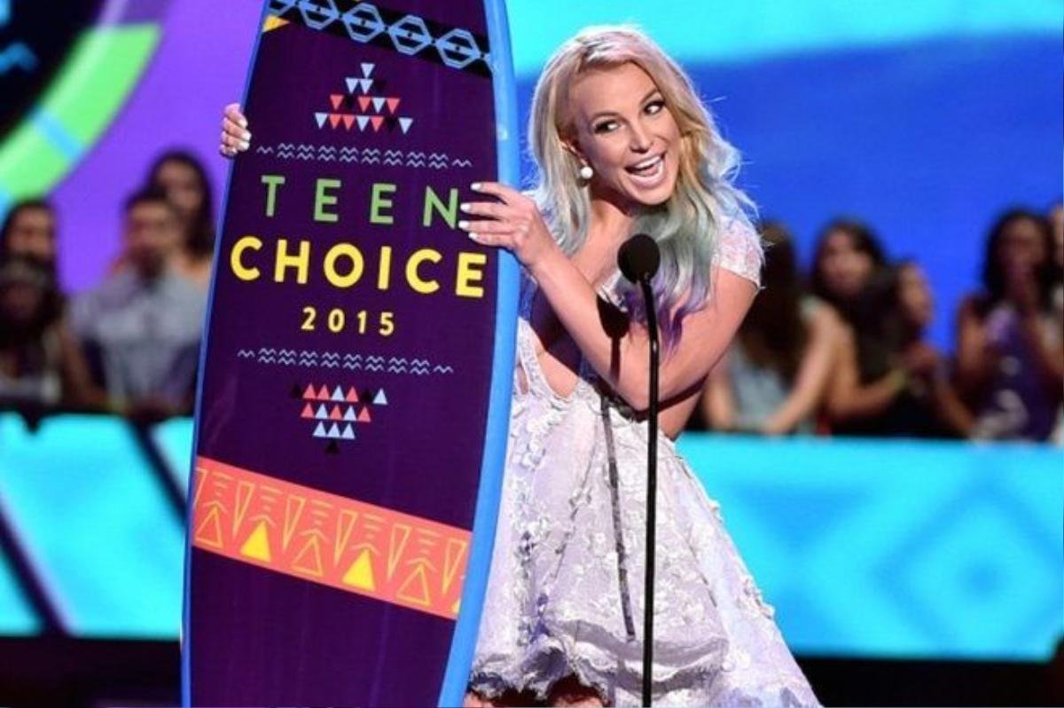 britney-teen-choice-awards-630x419