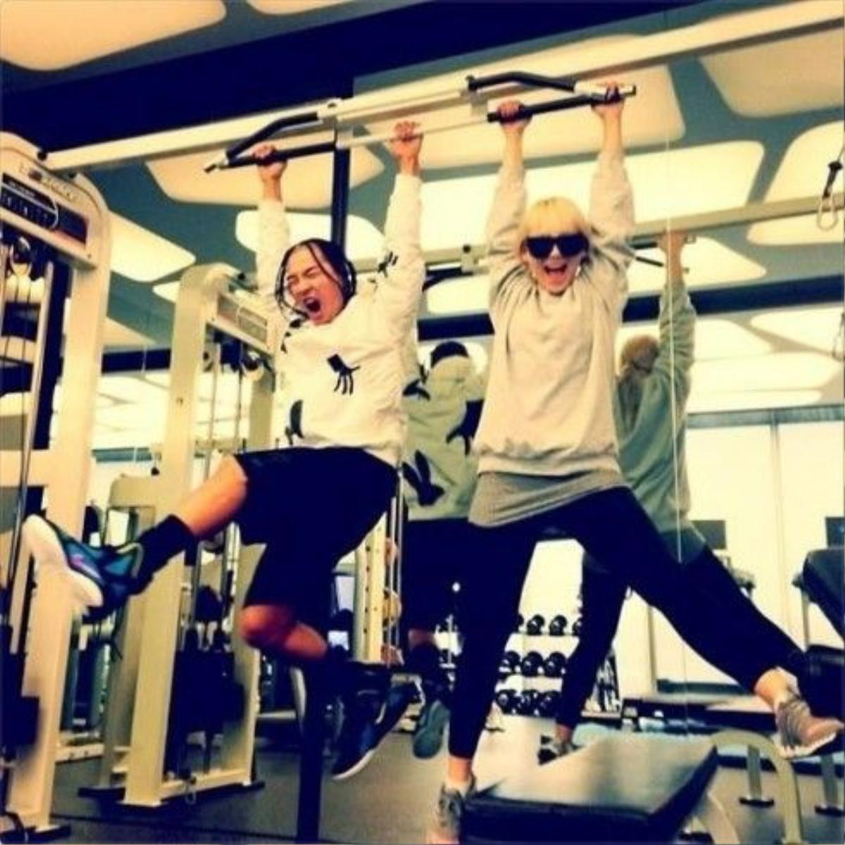 CL và Taeyang tại phòng tập fitness.