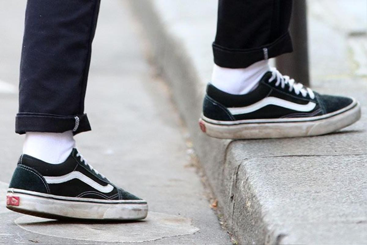 Kristen-Stewart-girlfriend-Soko-black-Vans-1