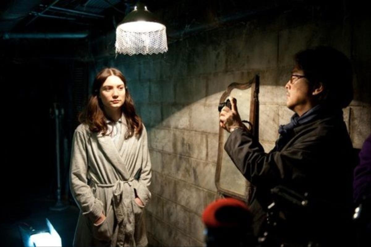 Chan-wook Park đang thực hiện một cảnh quay của Stoker.