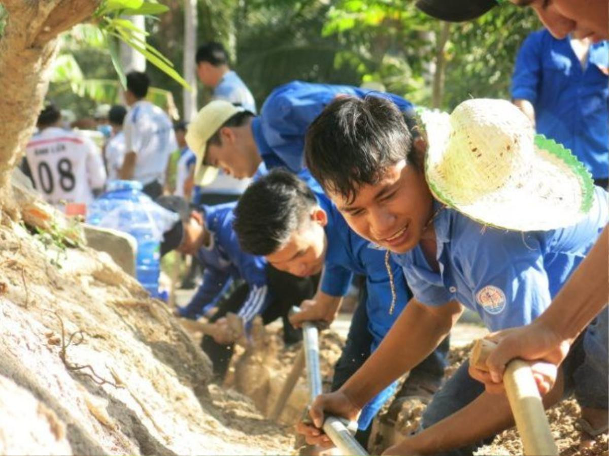 Sinh viên tình nguyện: Đã đến lúc cần phải xem lại cách làm Ảnh 1