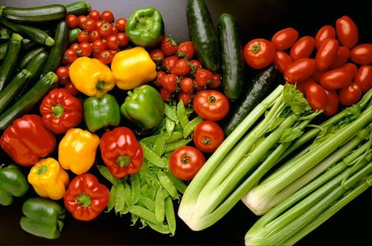 Arrangement of Fruit and Vegetables --- Image by © Batista Moon Studio/Corbis