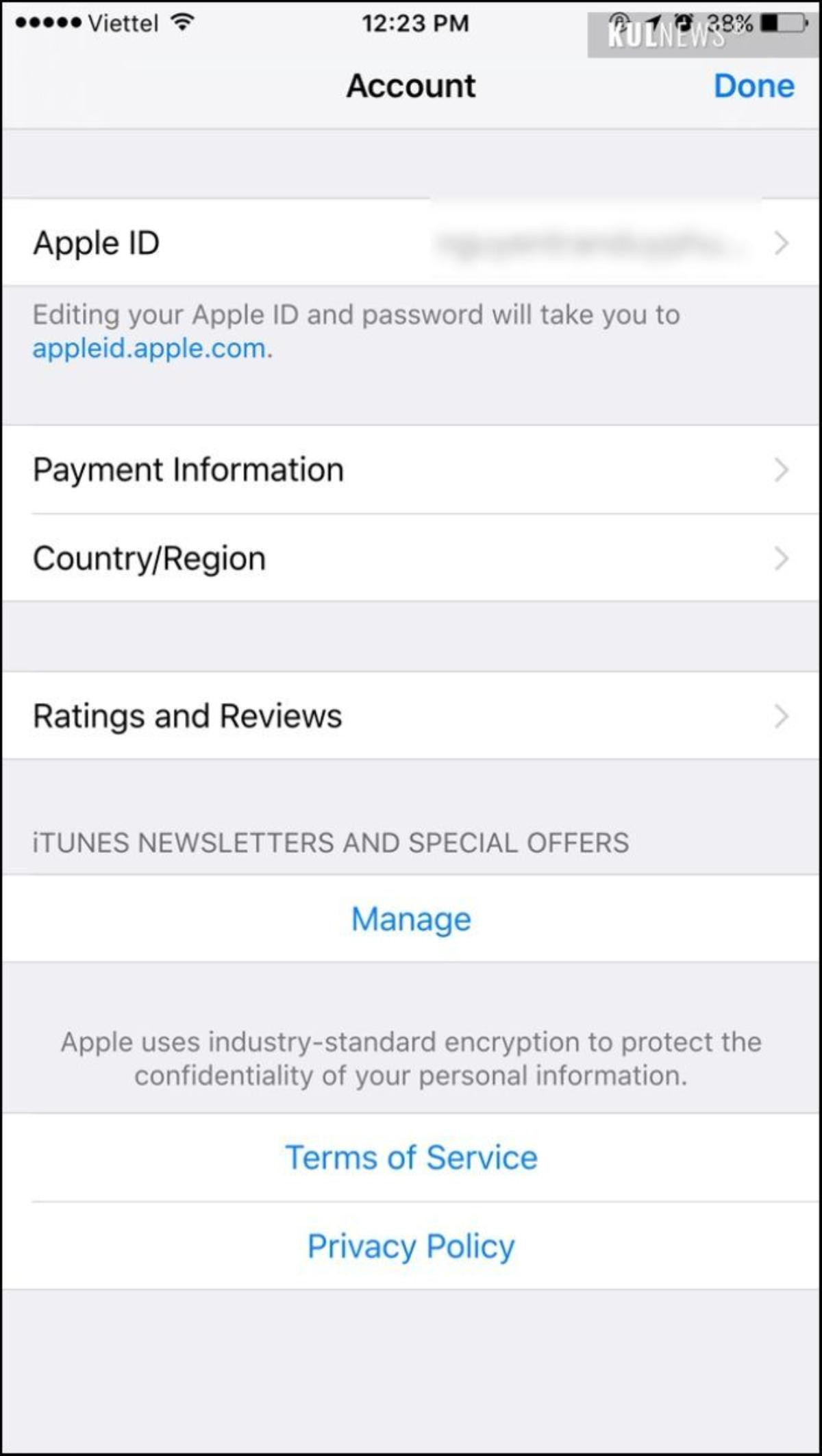 Vào Settings >> iTunes & App Store trên thiết bị iOS của mình. Hệ thống sẽ yêu cầu bạn nhập mật khẩu để xác nhận quyền sở hữu đối với tài khoản Apple ID này. Sau đó chọn Country / Region.