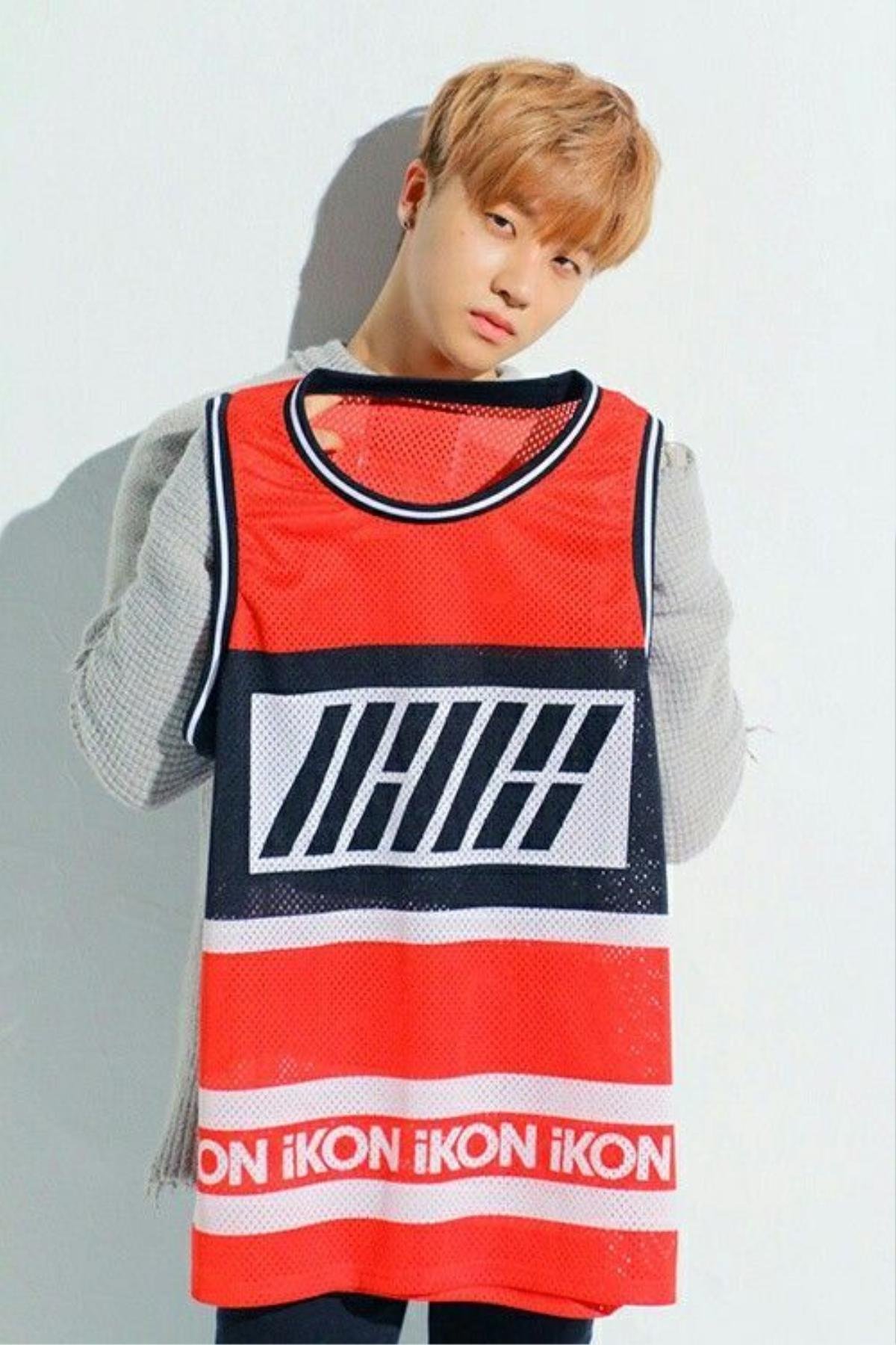 Chàng Jinhwan (iKon) siêu đáng yêu với tóc tỉa layer mái ngố màu hồng cam phải không nào?