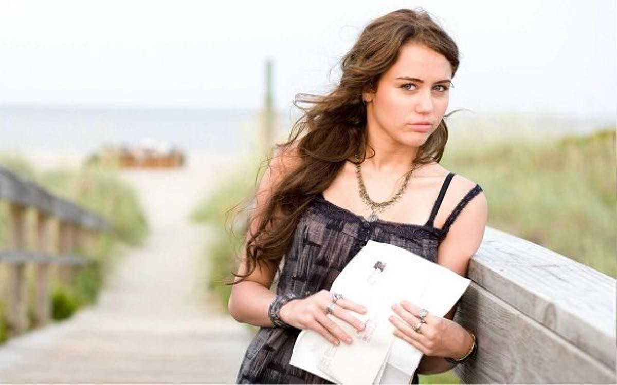 Hình ảnh Miley Cyrus trong phim The Last Song (2010). 