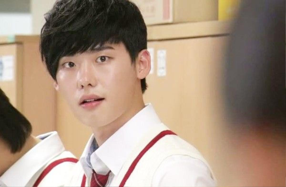 Cậu học sinh Lee Jong Suk trong High Kick 3.