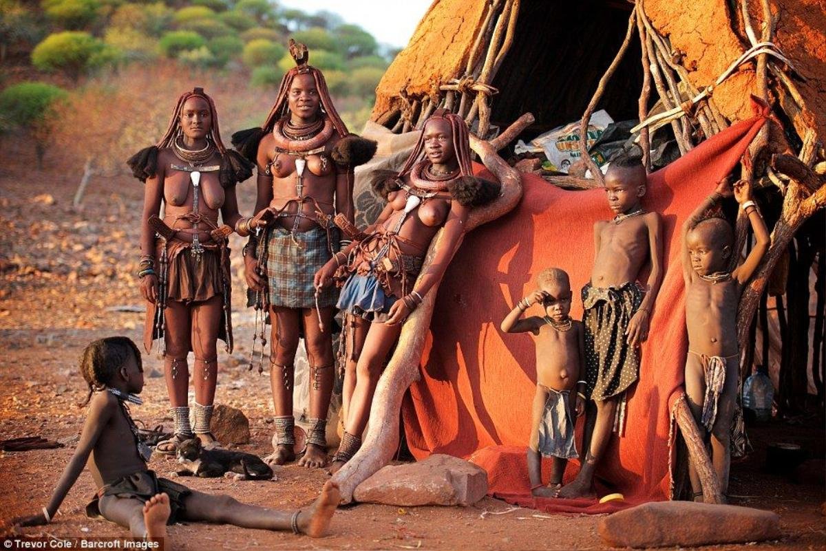 Himba là một trong số ít các bộ tộc trên thế giới còn sống như thời nguyên thủy.