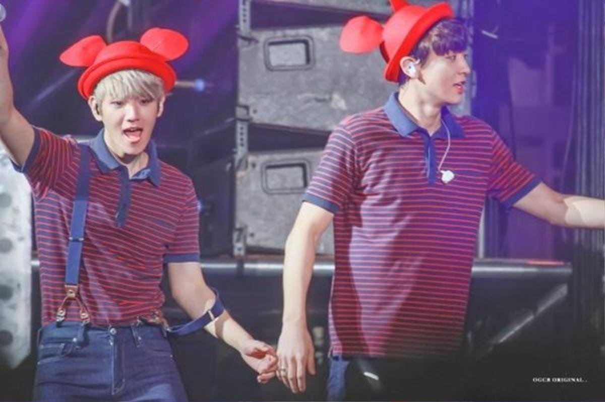 Chanyeol, Baekhyun vừa đem đến màn biểu diễn không thể sexy hơn trong đêm concert tối qua.