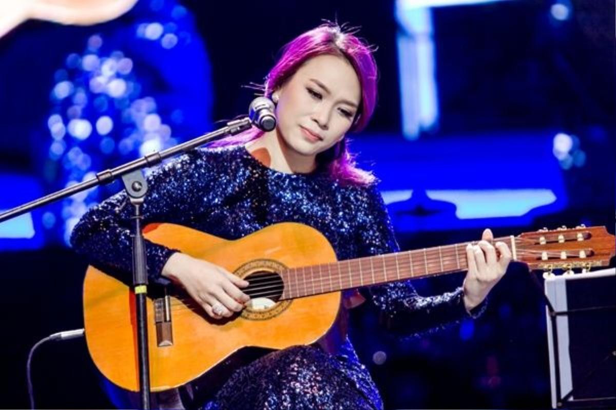 Mỹ Tâm đánh guitar gợi nhớ những ký ức đẹp ngày mới vào nghề.