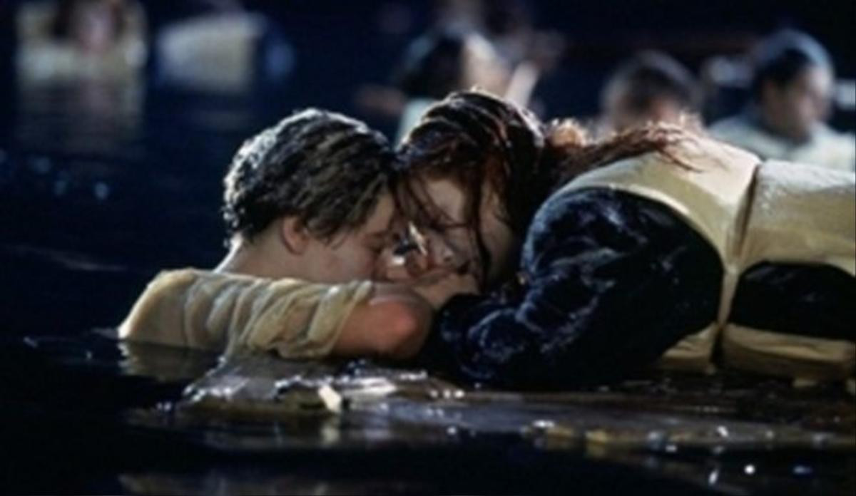 Nhiều người cho rằng, câu chuyện ở trên rất giống với tình tiết cuối phim "Titanic". 