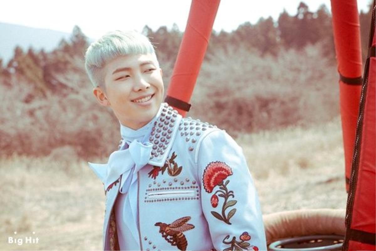 Rap Monster phải vắng mặt trong nửa cuối đêm diễn vì khó thở.