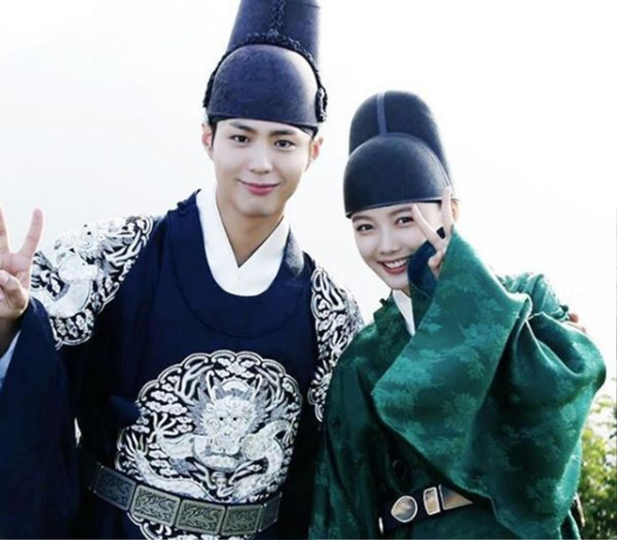 May họa ánh trăng có sự tham gia của cặp đôi Park Bo Gum - Kim Yoo Jung.