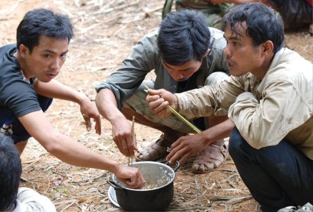 Nhiều người trong cơn khát vàng đã đi lạc giữa rừng đối mặt với đói rét. Ảnh: Minh Hoàng. 