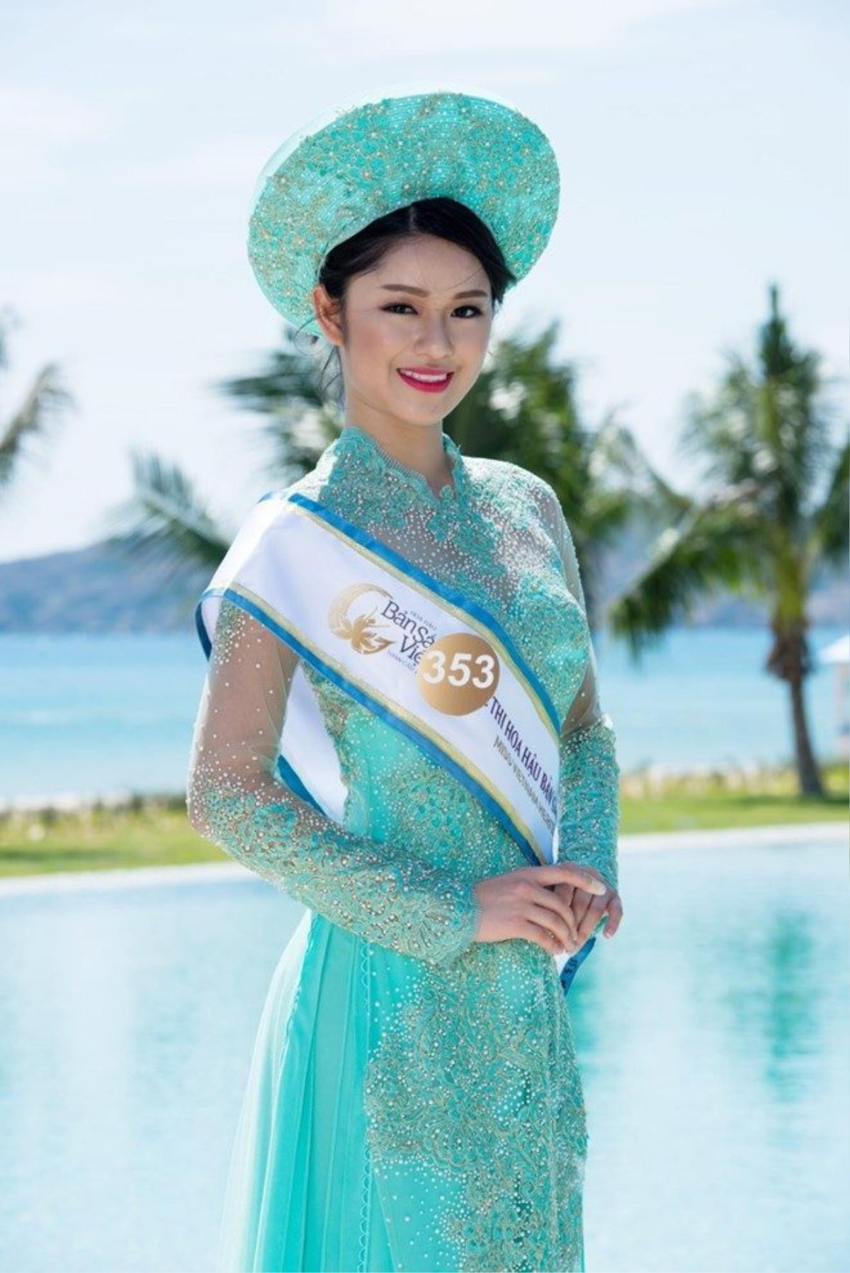 nguoi-dep-hh-ban-sac-viet-dien-ao-dai-duyen-dang-1750789