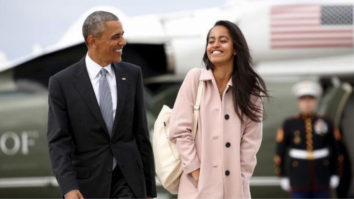 Nụ cười hồn nhiên của Malia Obama bên người cha thân thương Barack Obama