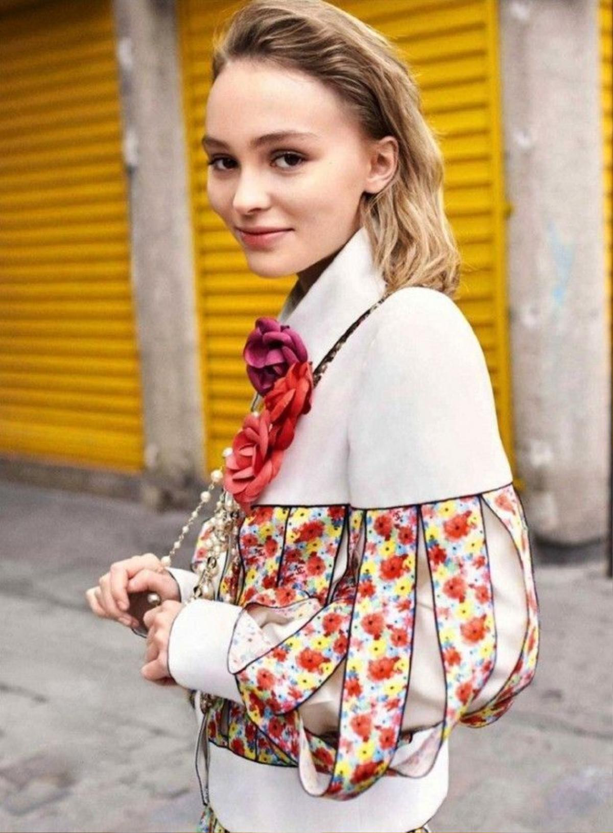 Vốn có vóc dáng mình hạc xương mai từ nhỏ nhưng thời gian gần đây, Lily-Rose Melody Depp khiến nhiều người không khỏi lo lắng khi ngày càng gầy hơn.