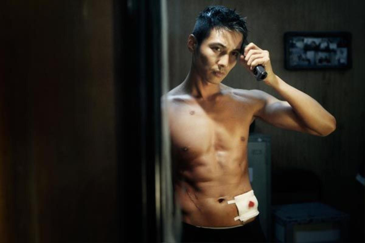 Cơ bắp săn chắc của Won Bin.