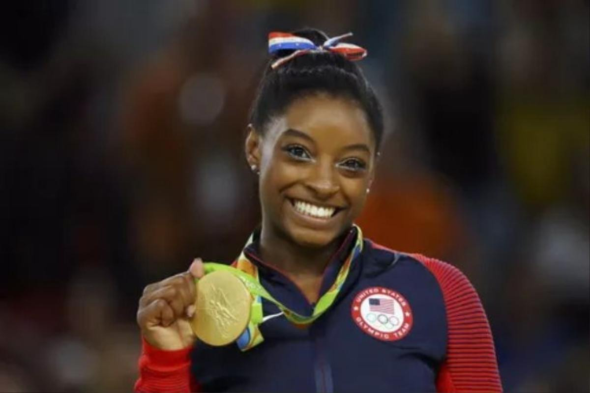 VĐV 19 tuổi Simone Biles giành 4 HCV TDDC.