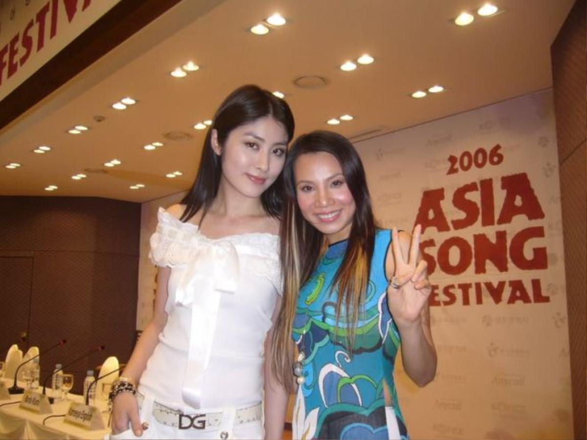 Hồ Quỳnh Hương tại Asia Song Festival 2006.