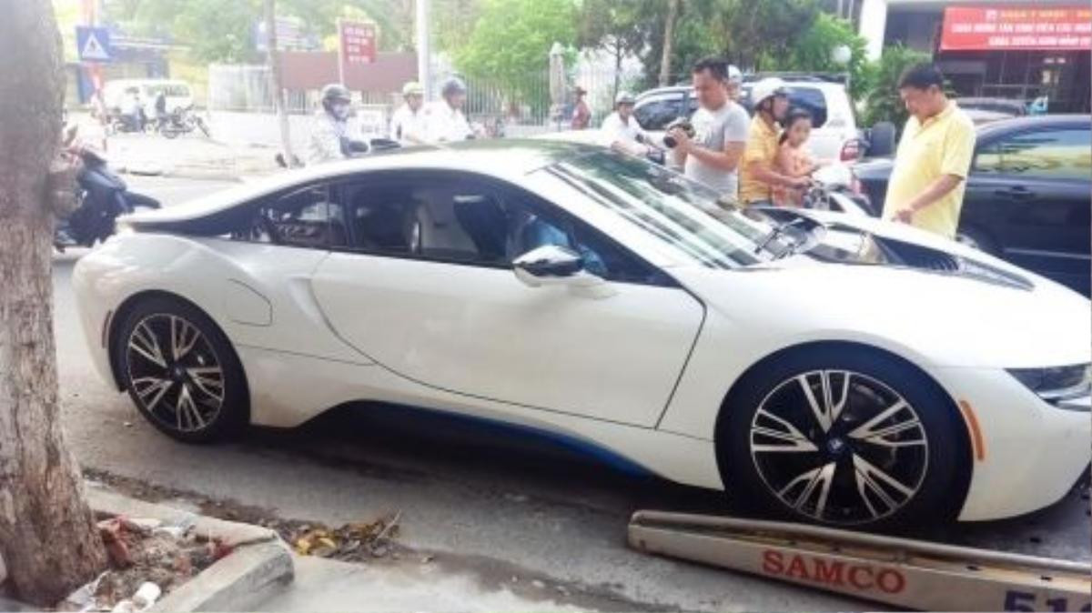 lo-danh-tinh-nguoi-chong-mua-sieu-xe-7-ty-bmw-i8-tang-sinh-nhat-vo-13-071709