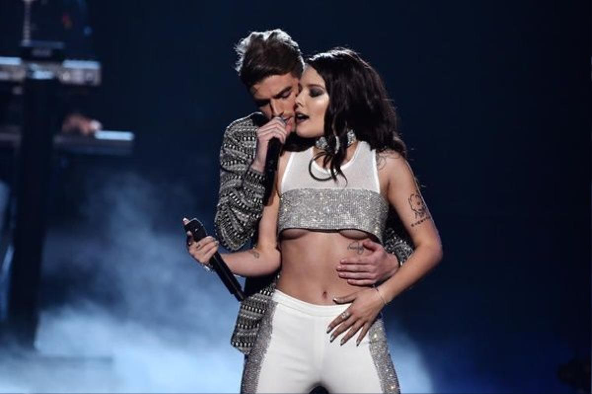 NEW YORK, NY - AUGUST 28: Andrew Taggart of The Chainsmokers and Halsey perform onstage during the 2016 MTV Video Music Awards at Madison Square Garden on August 28, 2016 in New York City. (Photo by Theo Wargo/MTV1617/Getty Images for MTV)