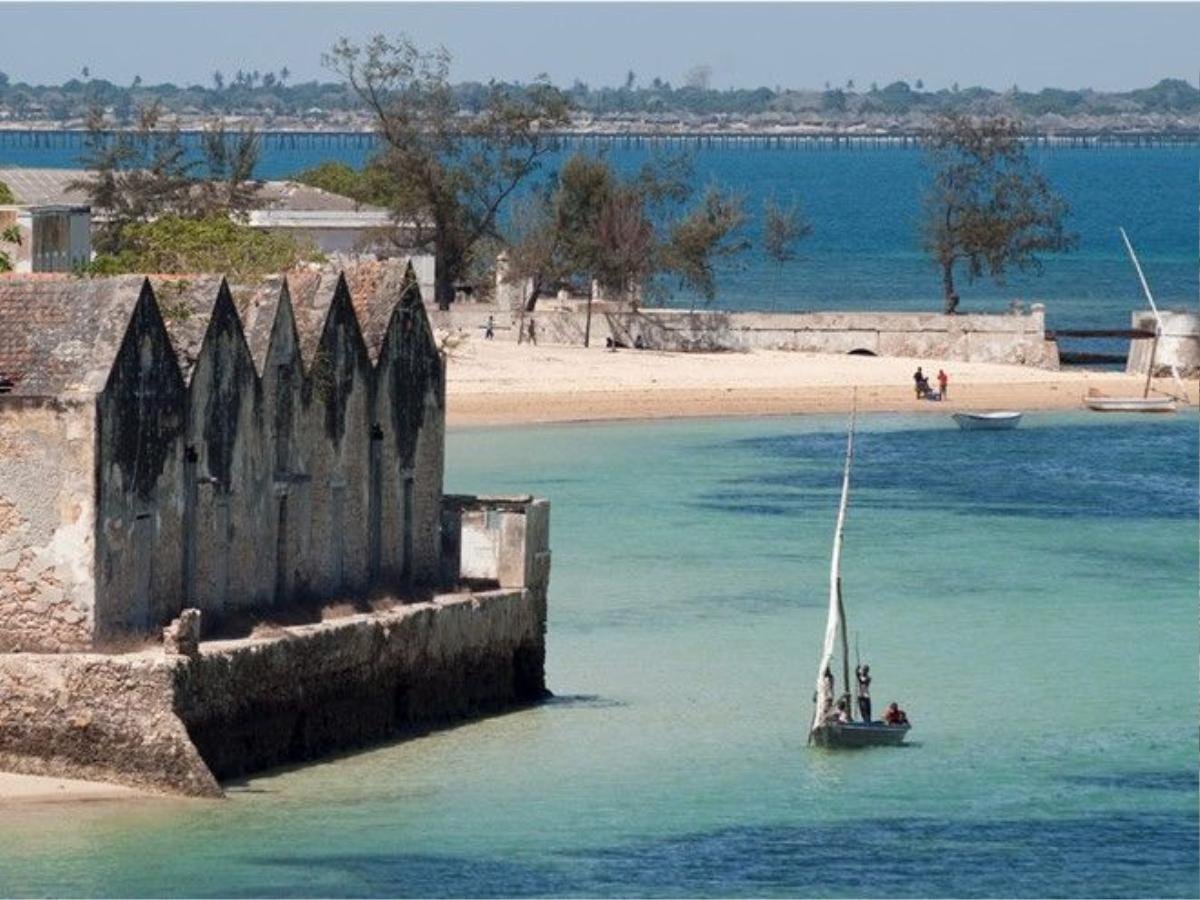 Mozambique là một đất nước trải dài theo bờ biển phía đông nam châu Phi. Anthony Bourdain ví vùng đất chịu ảnh hưởng văn hóa từ Ả Rập, Ấn Độ, Bồ Đào Nha... như một nồi lẩu thập cẩm, với văn hóa ẩm thực đa dạng và hoàn hảo. Do là một quốc gia ven biển, Mozambique nổi tiếng với các món hải sản, và cà ri. Ảnh: Stig Nygaard/Flickr. 