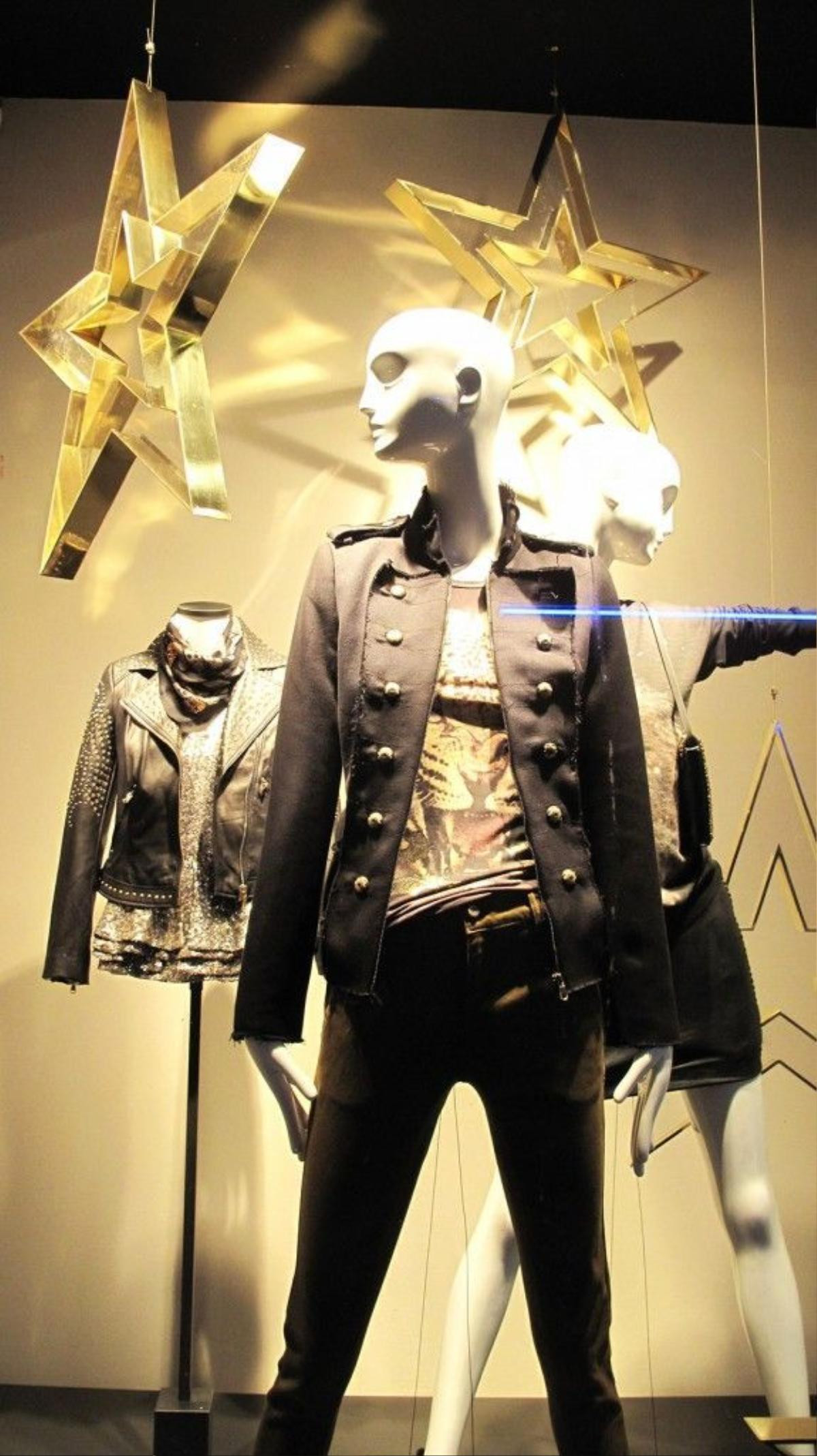 best-window-displays_zara_2012_christmas_02-575x1024