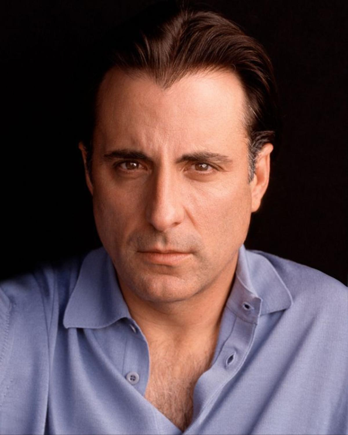 Andy Garcia được sinh ra với phần vai dính liền với song sinh chưa phát triển của mình. Dù sau đó đã thực hiện phẫu thuật tách rời nhưng nam tài tử cho biết anh vẫn có một vết sẹo khá lớn trên vai.