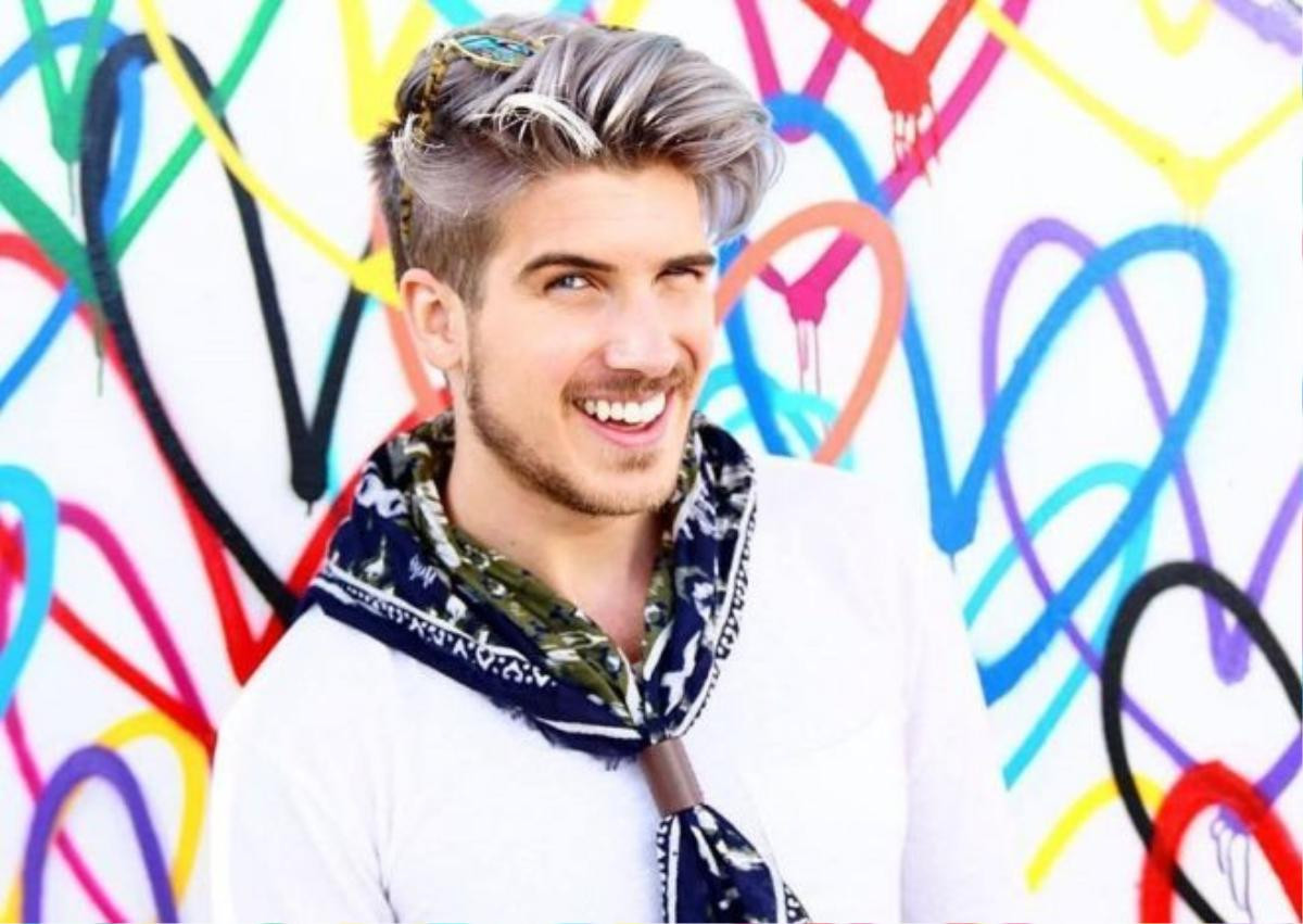 11. Joey Graceffa: Joey từng khiến nhiều fan ngỡ ngàng khi tiết lộ anh thuộc giới tính thứ ba. Tuy nhiên, vẻ điển trai và khiếu hài hước vẫn giúp anh chàng người Mỹ thu hút hàng triệu người hâm mộ trên hai kênh YouTube (về vlog và game). Bên cạnh đó, 9X còn là diễn viên, tác giả, nhà sản xuất kiêm nhạc sĩ. 