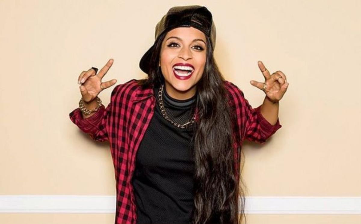 15. Lilly Singh: Theo The Richest, Lilly nổi tiếng nhờ những vlog bắt chước, đóng giả cha mẹ. Kênh YouTube của cô - iiSuperwomanii - hiện có gần 10 triệu người theo dõi. Lilly từng nhiều lần lọt vào top 10 YouTuber kiếm nhiều tiền nhất thế giới do tạp chí Forbes bình chọn. Cô còn được biết đến với vai trò là diễn viên, tác giả sách và rapper. 