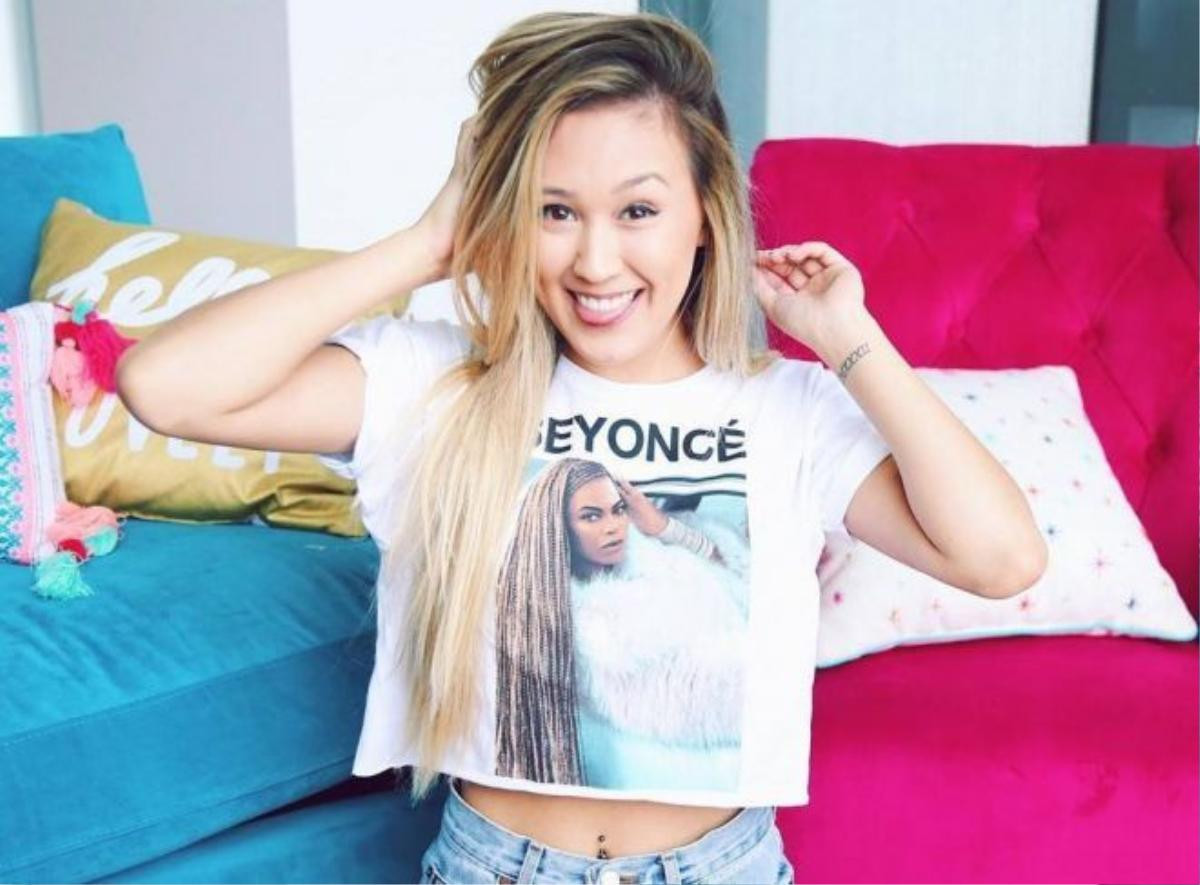 6. LaurDIY: Nhờ bộ óc sáng tạo và đôi tay khéo léo, Lauren nhanh chóng nổi tiếng với những video hướng dẫn làm đồ hand-made. 9X hy vọng, những bí quyết của cô có thể giúp nhiều người, đặc biệt là học sinh, sinh viên tiết kiệm một khoản tiền. Lauren còn là một Instagrammer năng động, thường xuyên chia sẻ các món ăn ngon, cách giữ dáng và lối sống lành mạnh. 